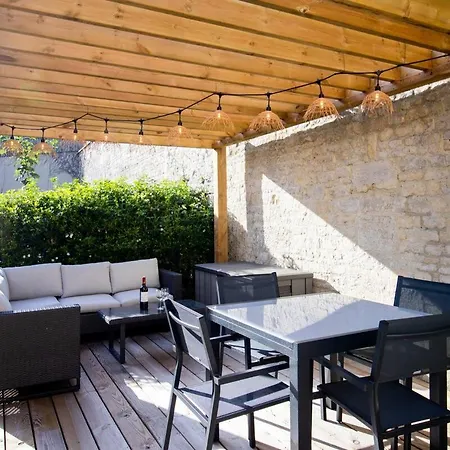 La Tour Napoleonienne Et Son Jacuzzi Апартаменты Кан