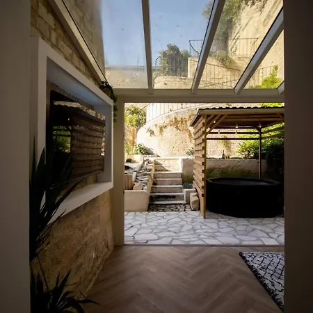 La Tour Napoleonienne Et Son Jacuzzi דירה קאין